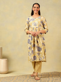 Mamicha Women Floral Printed Regular Thread Work Kurta with Trousers