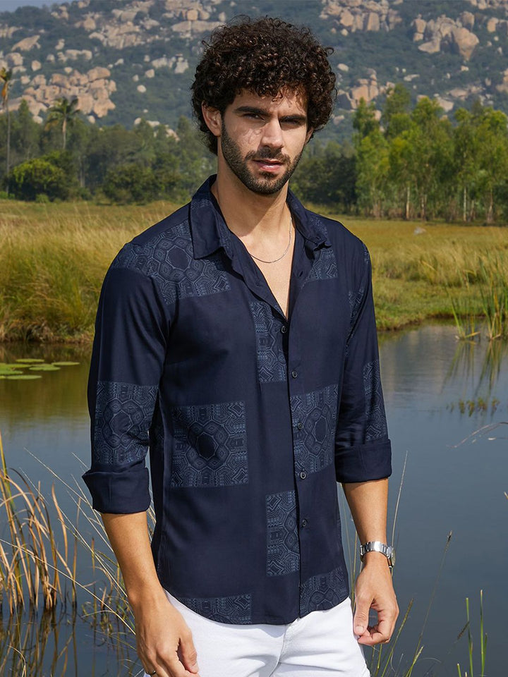 Campus Sutra Men Comfort Fit Spread Collar Geometric Printed Casual Shirt