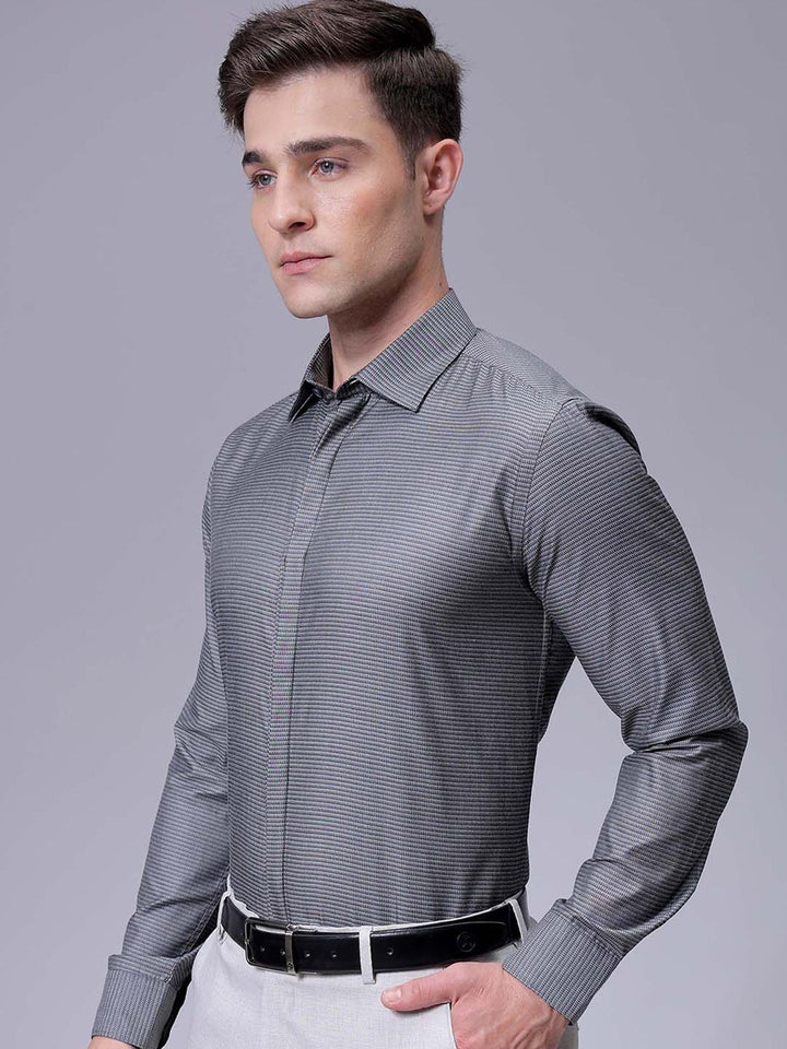 The Indian Garage Co. X Luxe Men Slim Fit Cutaway Collar Textured Formal Shirt
