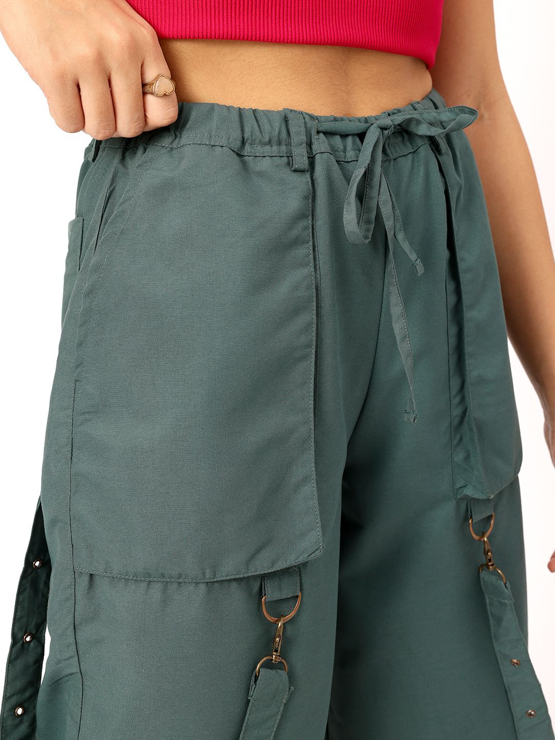 DressBerry Laid-back Fashionable Women Cargo Style Relaxed Joggers