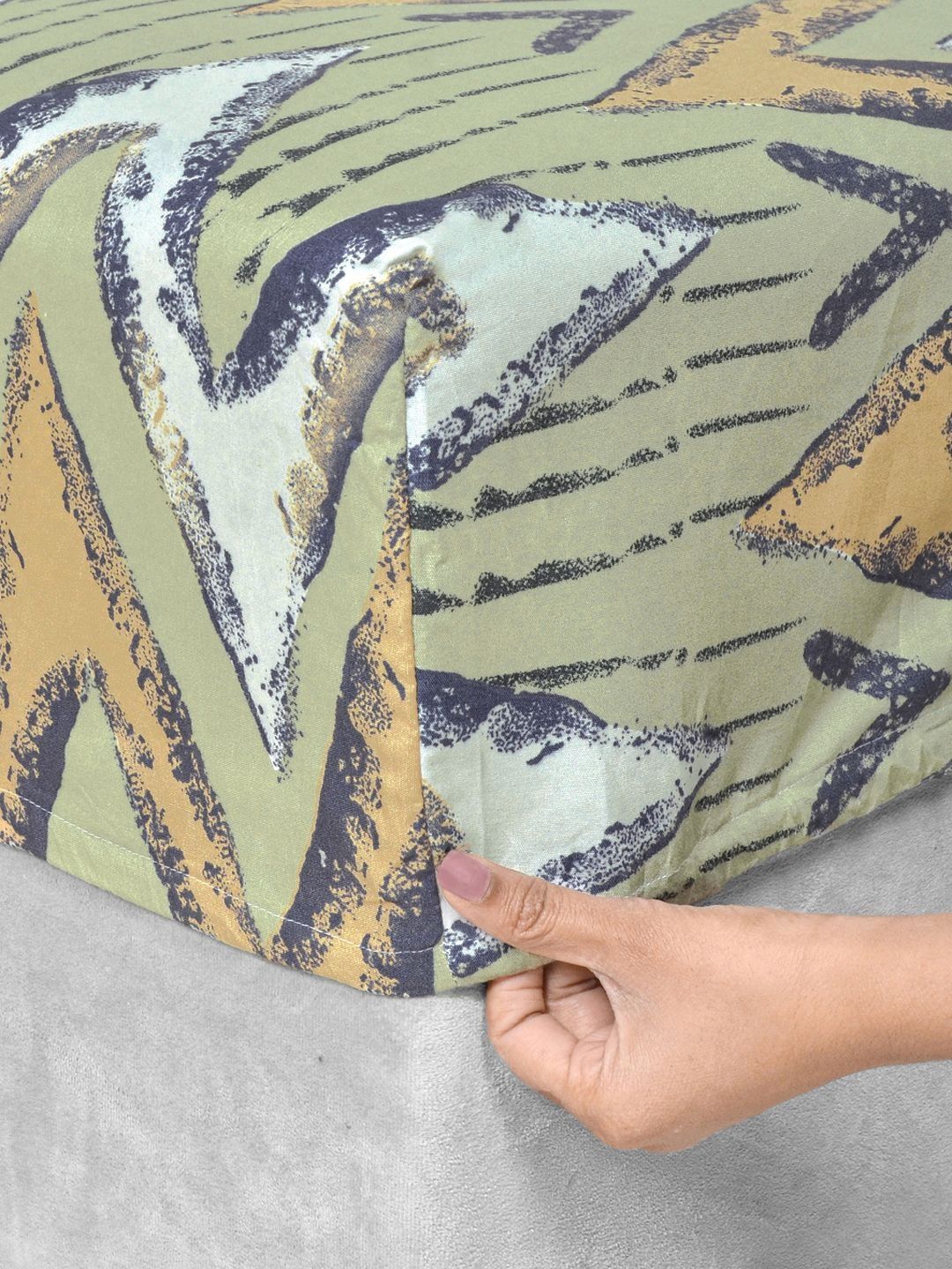 KLOTTHE Hijau Kapas Geometrik 300 TC Dilengkapi Cadar King Halus dengan 2 Sarung Bantal-250 x 225 cm