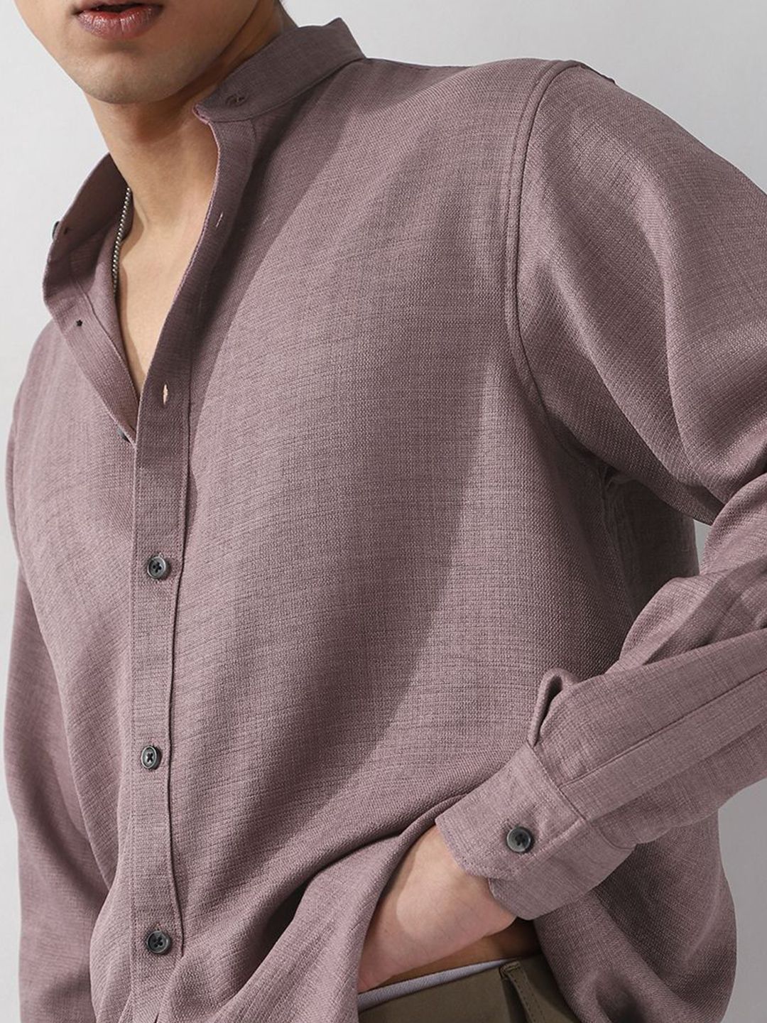 Urbano Fashion Men Purple Solid Linen Full Sleeve Relaxed Fit Mandarin Collar Casual Shirt