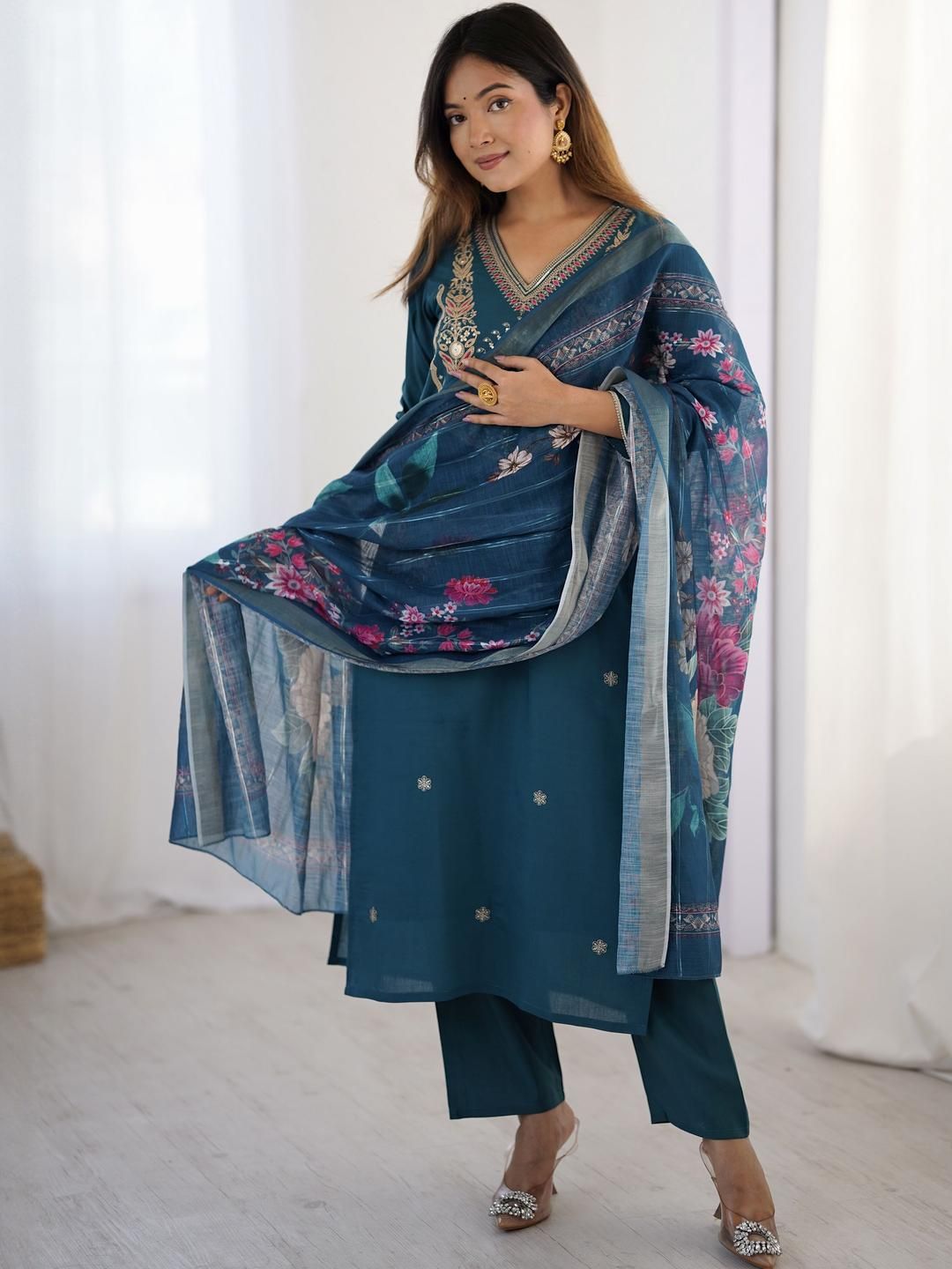 KALINI Women Ethnic Motifs Embroidered Regular Kurta Set