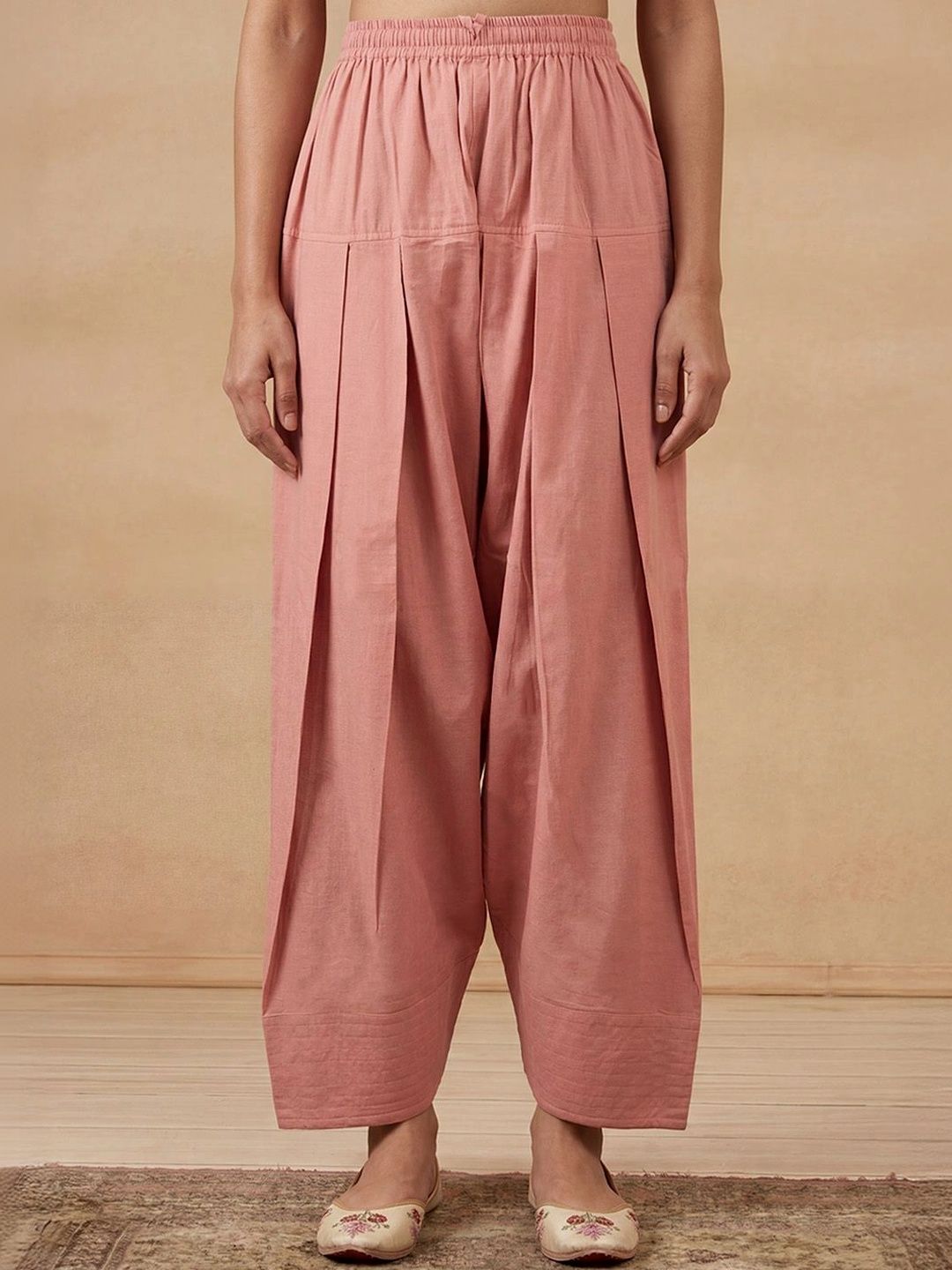 House of Chikankari Women Regular Chikankari Kurta with Trousers
