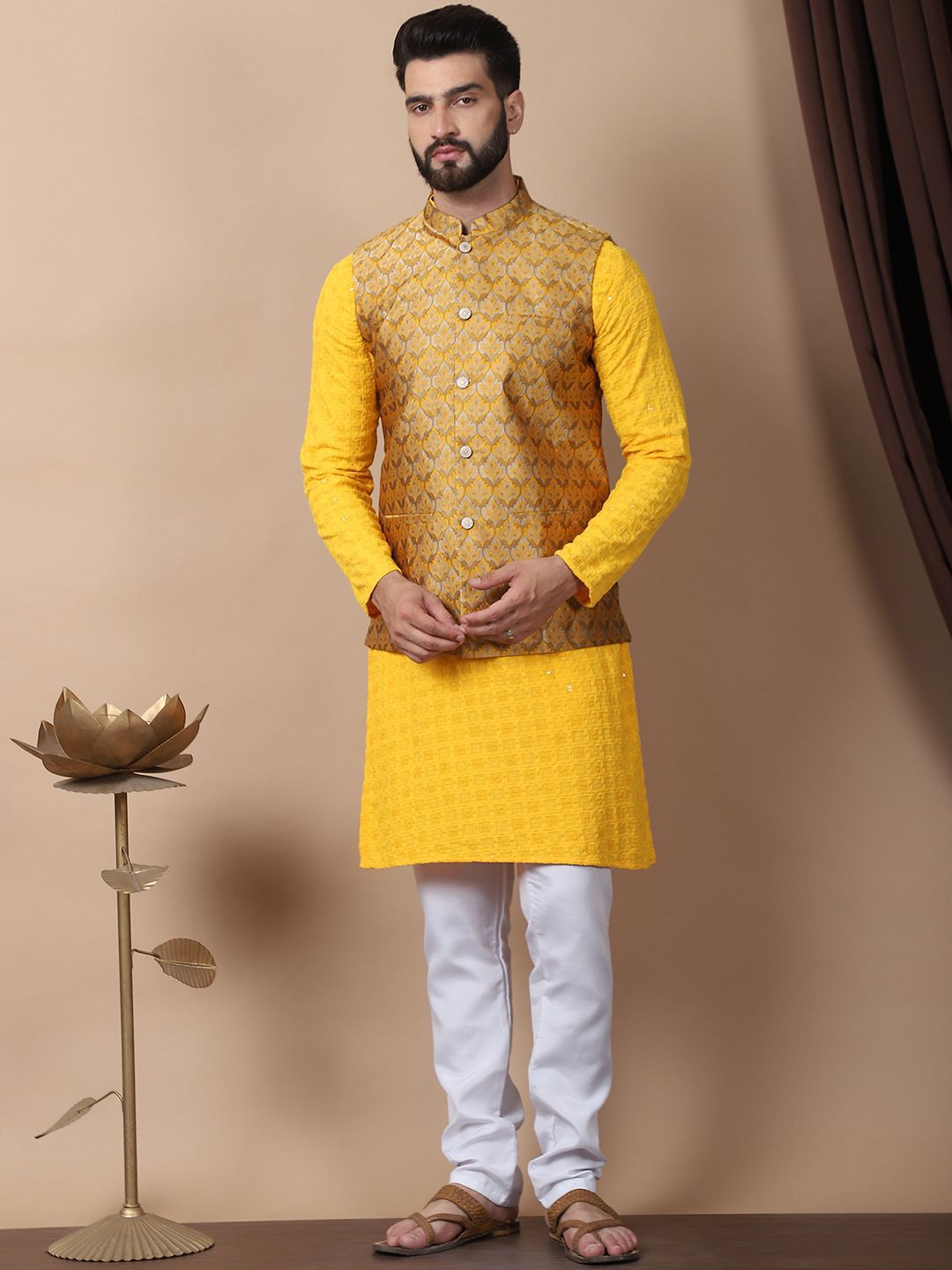 Kurta Kapas Tulen Sulaman Bunga Mustard Kuning Anouk dengan Jaket Churidar & Nehru