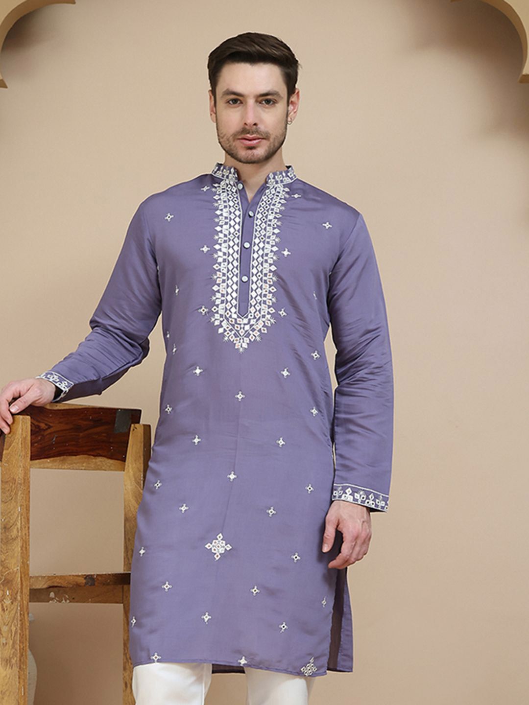 Jompers Men Geometric Embroidered Mirror Work Kurta