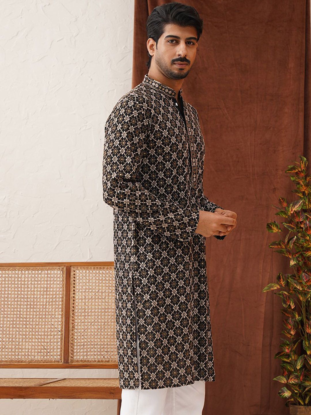 Jompers Men Geometric Embroidered Sequinned Kurta