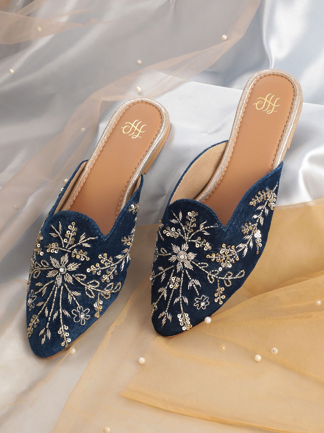 House of Pataudi Women Embellished Ethnic Mules