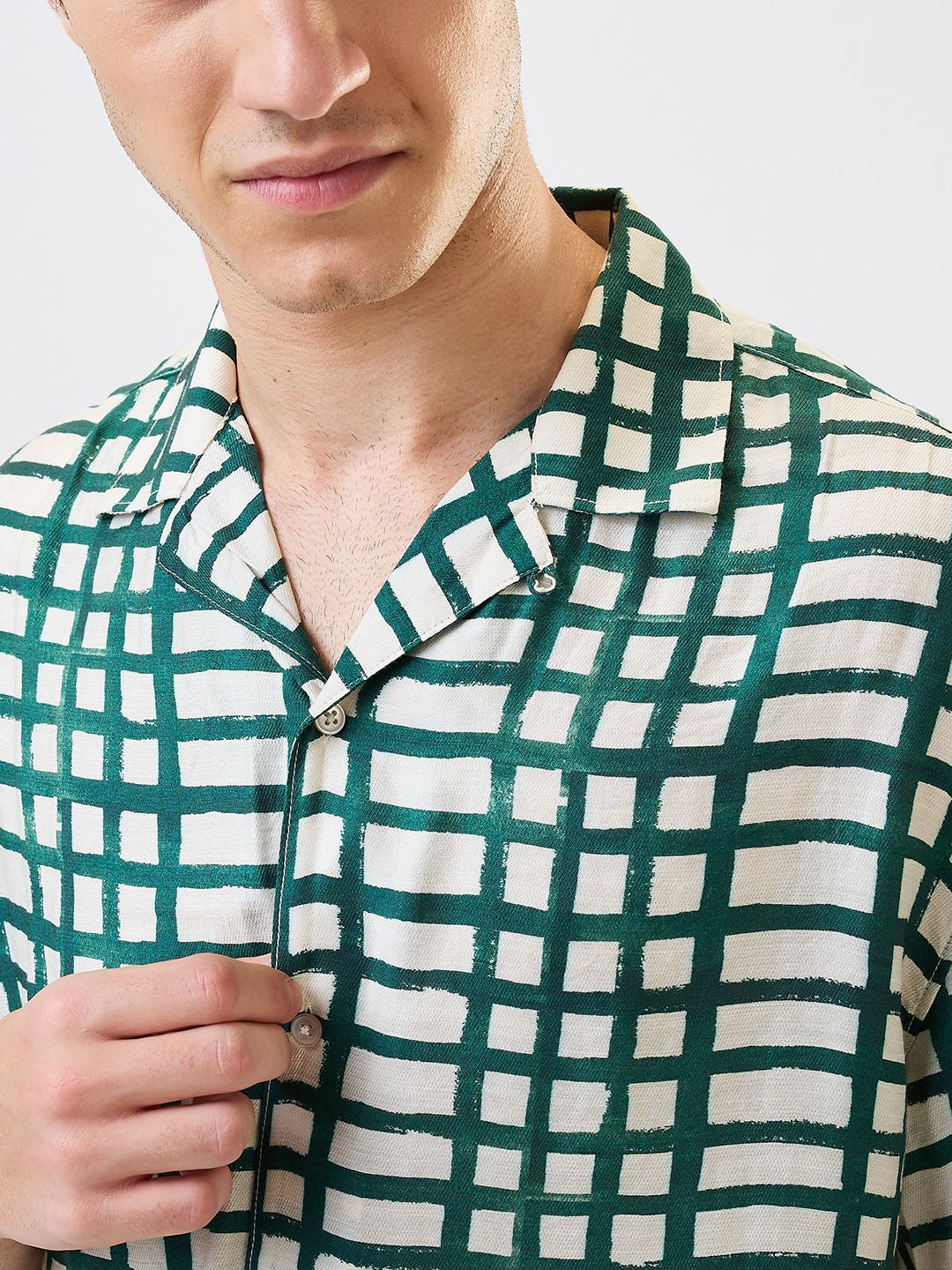 SPYKAR Men Relaxed Fit Cuban Collar Geometric Printed Casual Shirt
