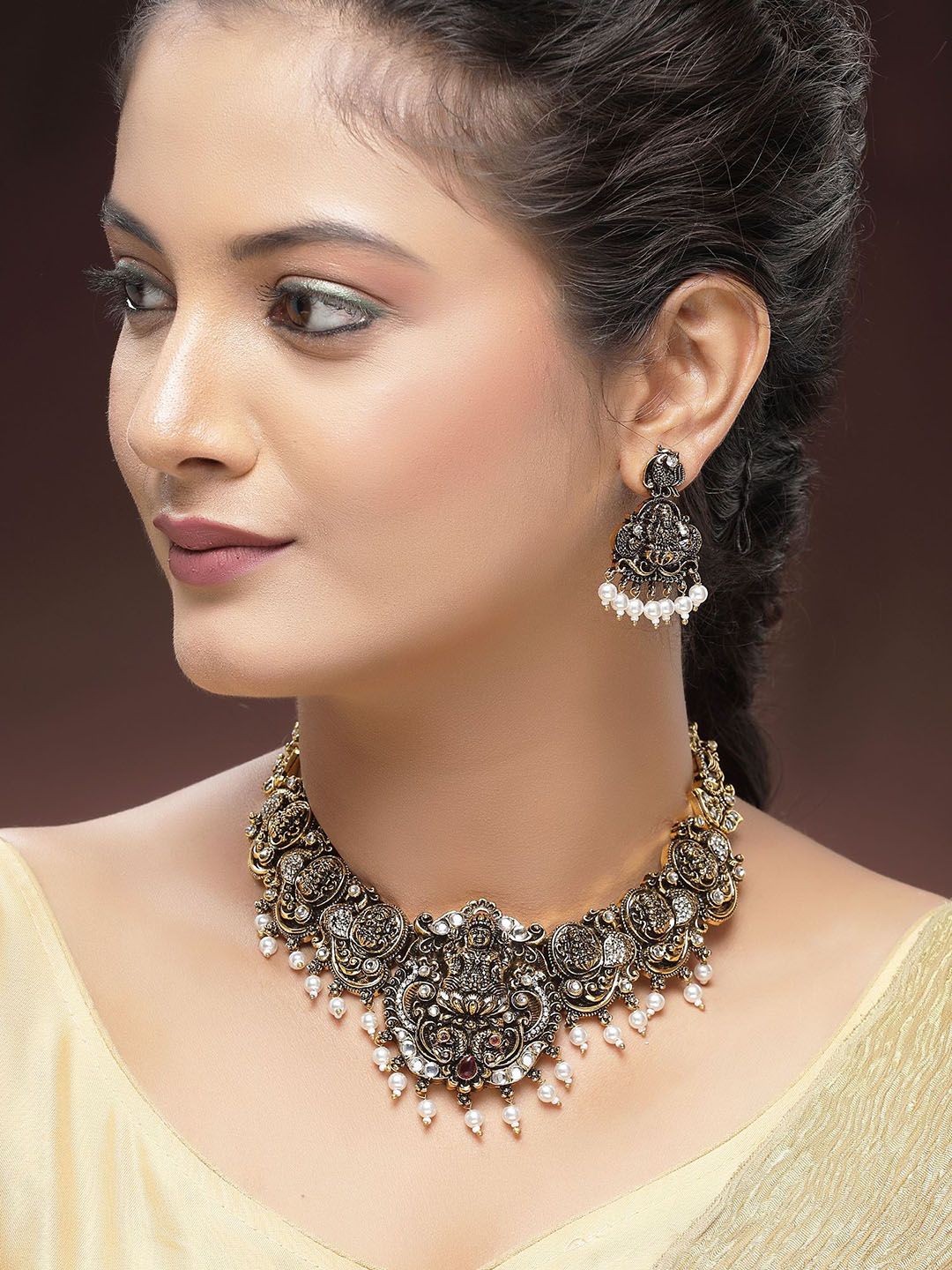 KARATCART Gold-Plated Artificial Stone-Studded & Beaded Laxmi Mata Temple Jewellery Set