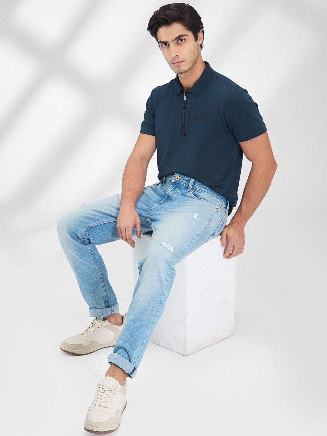 SPYKAR Men Skinny Fit Low-Rise Mildly Distressed Heavy Fade Stretchable Jeans