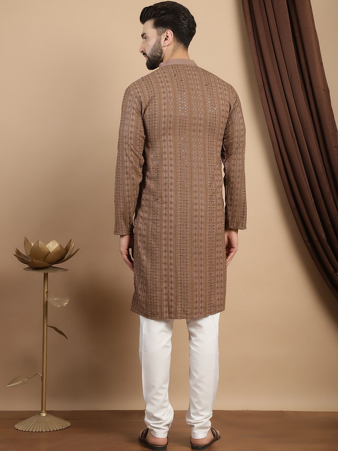Motif Etnik Anouk Bersulam Kurta Lurus Kapas Tulen Bersulam dengan Churidar