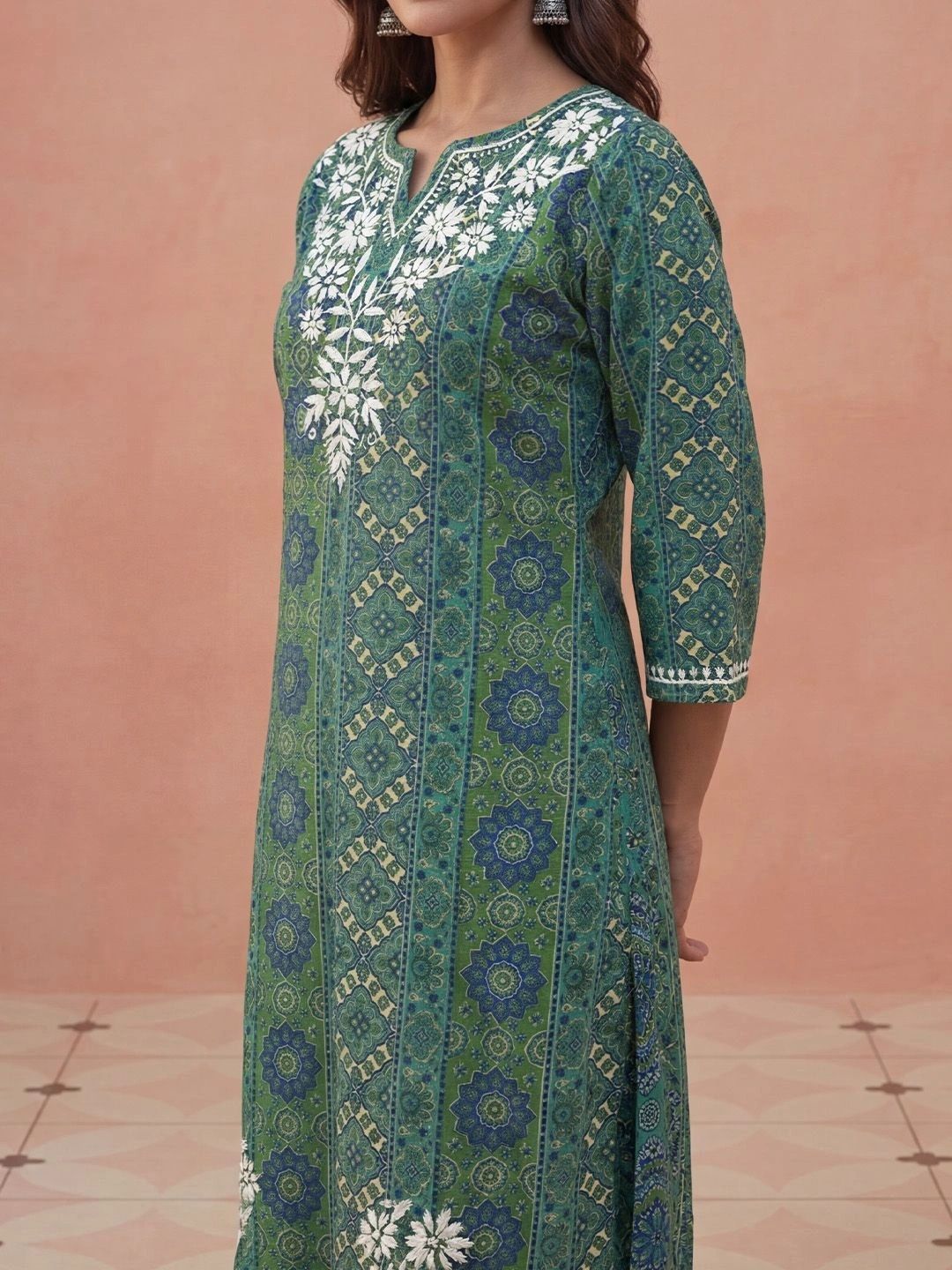 House of Chikankari Women Regular Chikankari Silk Crepe Kurta with Trousers