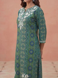 House of Chikankari Women Regular Chikankari Silk Crepe Kurta with Trousers