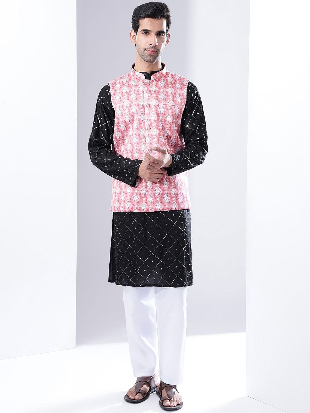 Kurta Kapas Sulam Geometri Lelaki Anouk Dengan Piyama & Jaket Nehru Coral Bercetak
