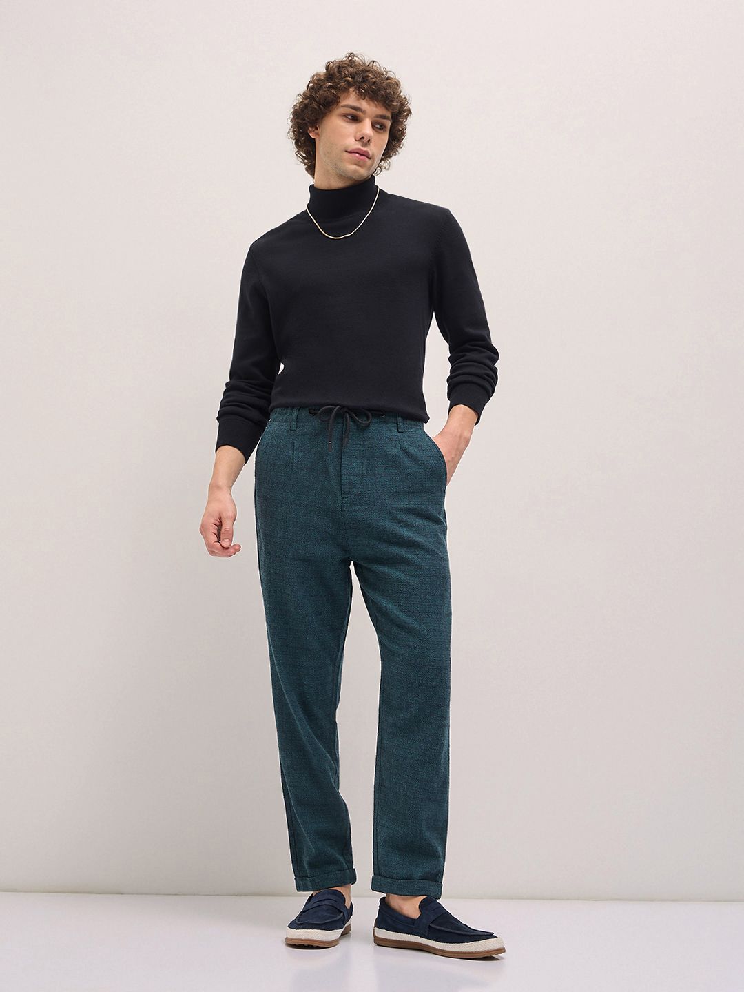 THE BEAR HOUSE Men Textured Tapered Fit Pleated Chinos Trousers