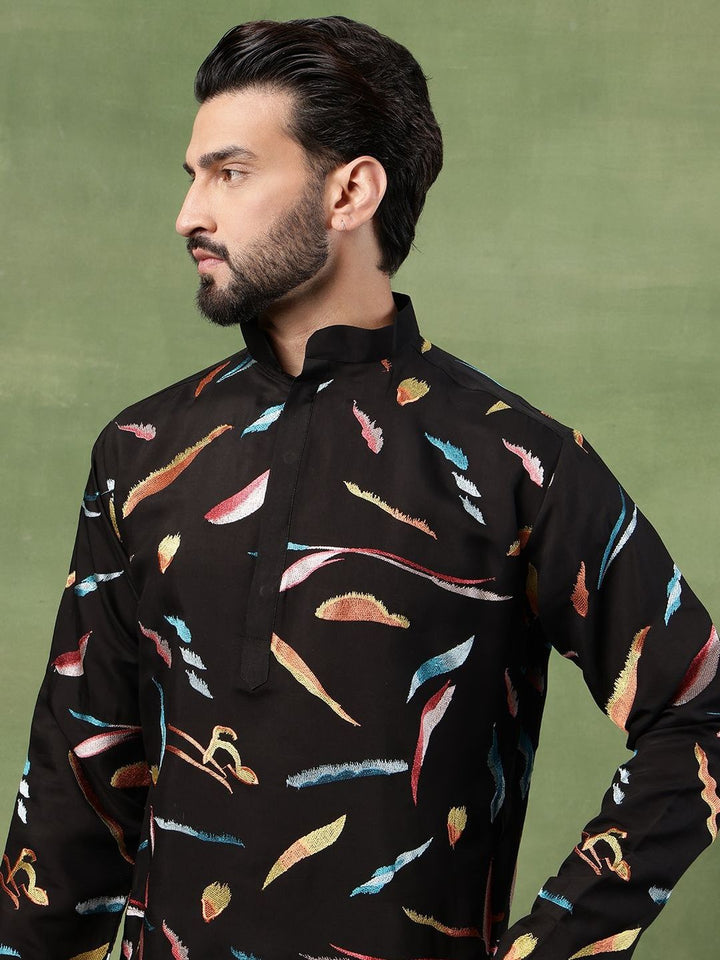SOJANYA Men Embellished Thread Work Kurta