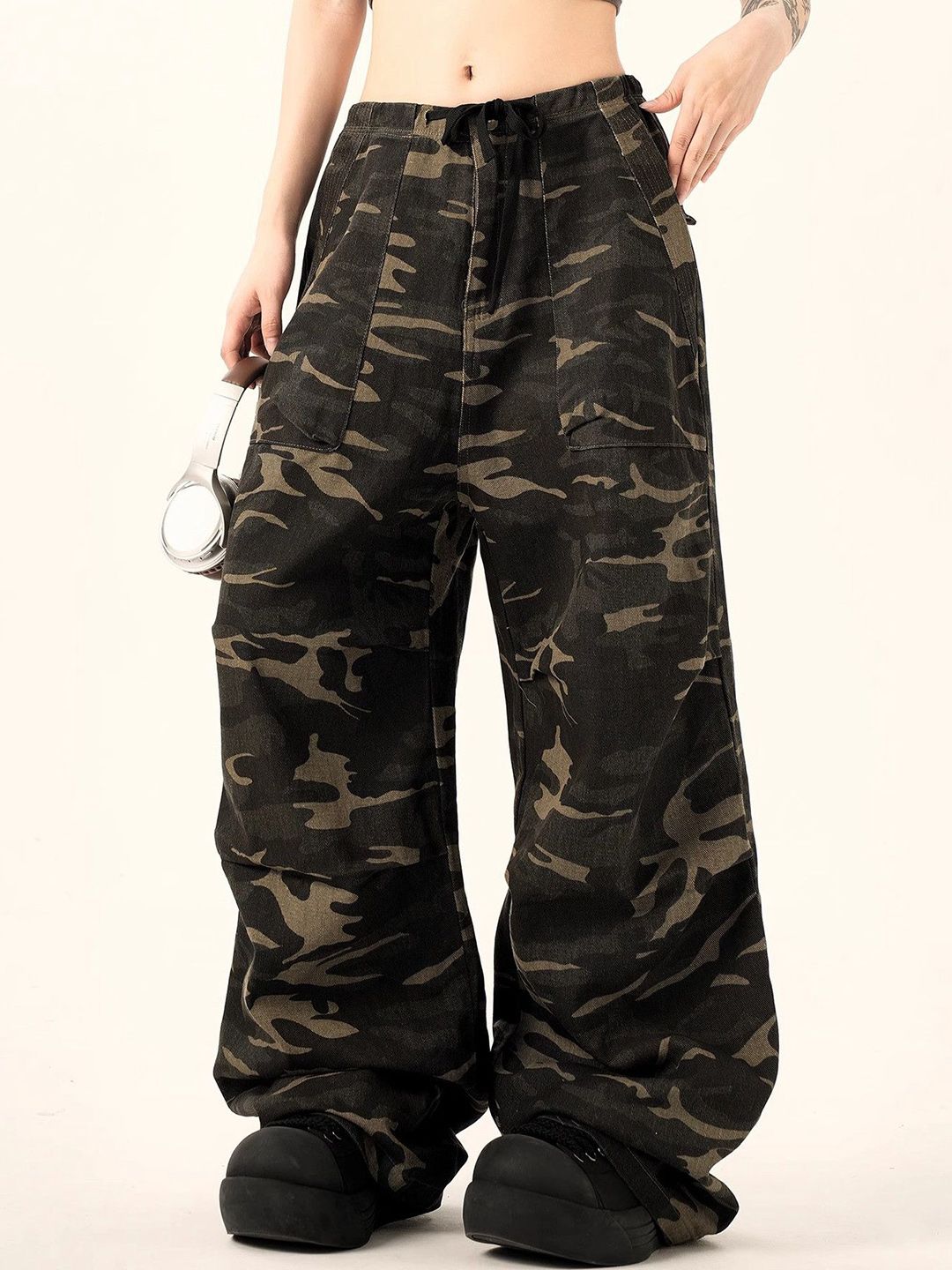 DressBerry Women Camouflage Printed Parallel Trousers