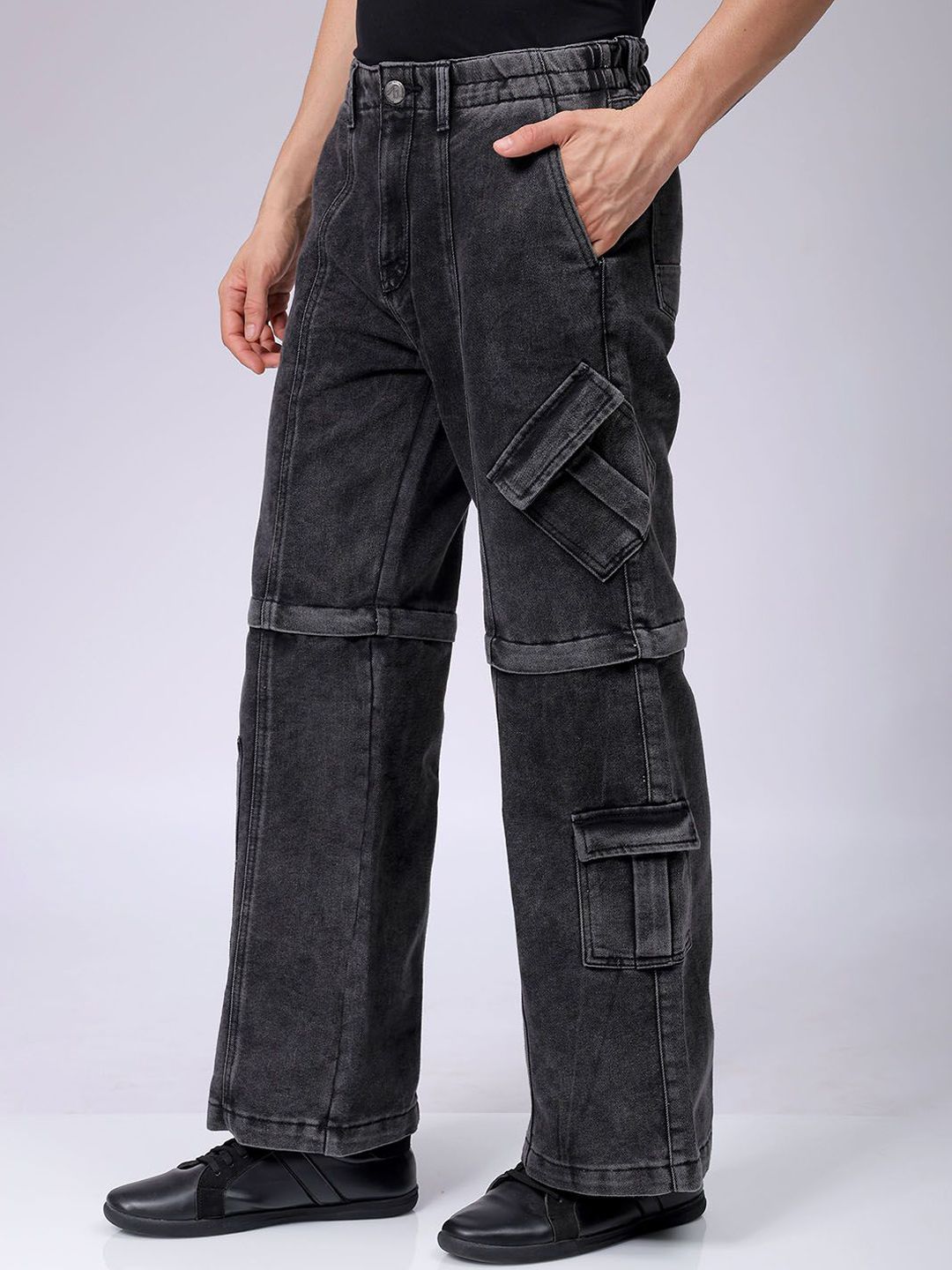The Indian Garage Co Men Mid Rise Clean Look Wide Leg Relaxed Baggy Fit Cargo Jeans