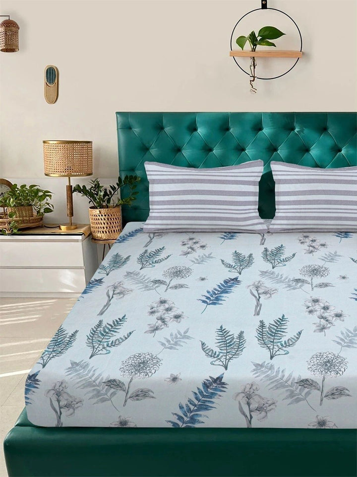 Myntra Elegant Homes Blue & White Floral 300 TC King Cadar dengan 2 Sarung Bantal