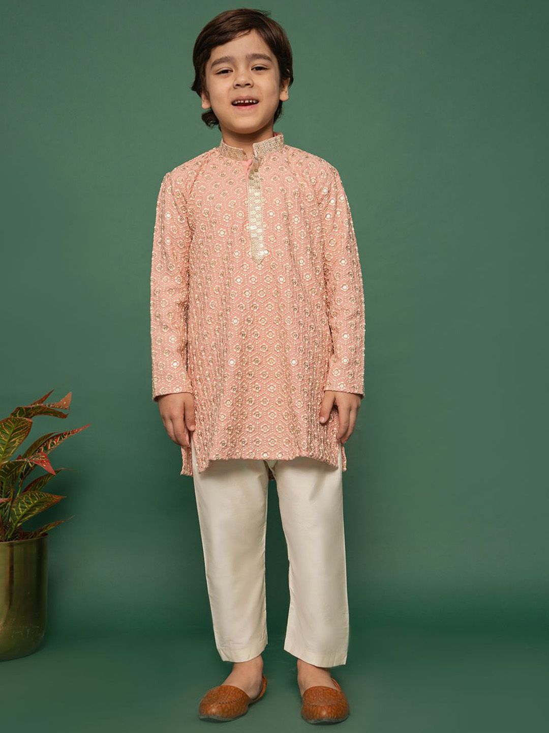 VASTRAMAY Boys Embroidered Regular Sequinned Kurta with Pyjamas