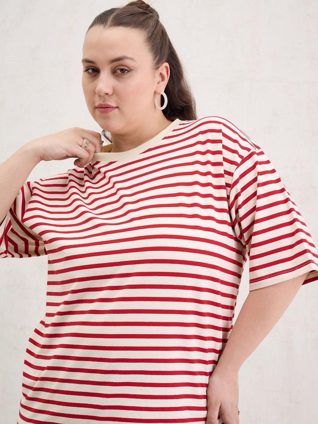 SASSAFRAS Curve Women Plus Size Striped Round Neck Oversized T-shirt