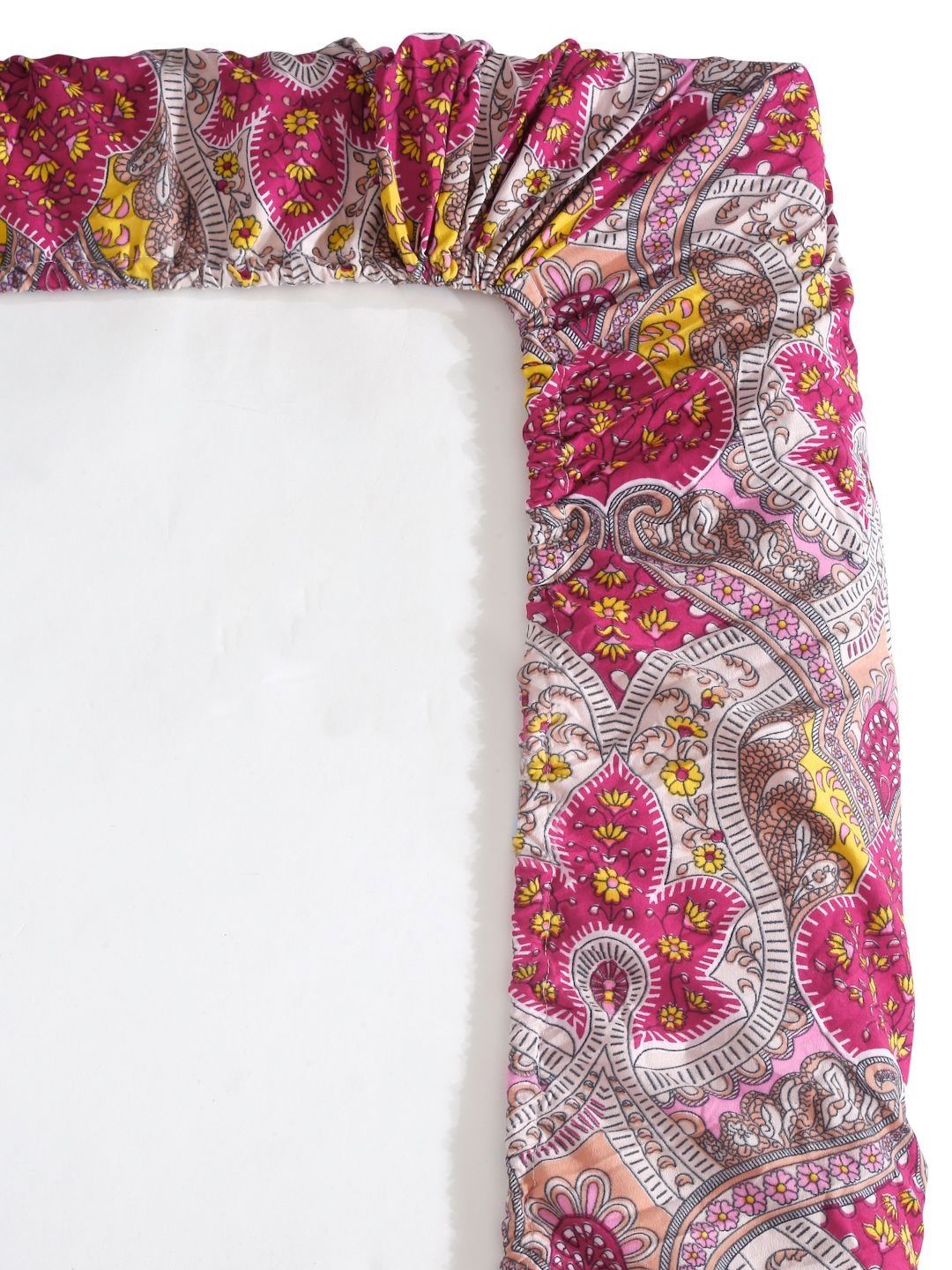Aura Red & White Ethnic Printed Dilengkapi Cadar King 300TC Dengan 2 Sarung Bantal