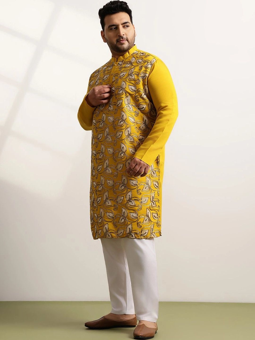 SOJANYA PLUS Men Ethnic Motifs Printed Regular Kurta with Trousers