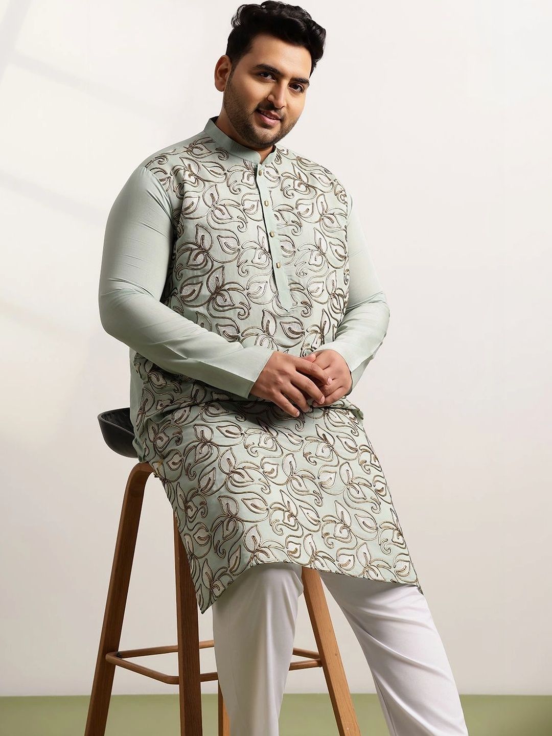 SOJANYA PLUS Men Ethnic Motifs Embroidered Regular Thread Work Kurta with Trousers
