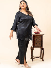 Mamicha Self-Designed V-Neck Kurta Set