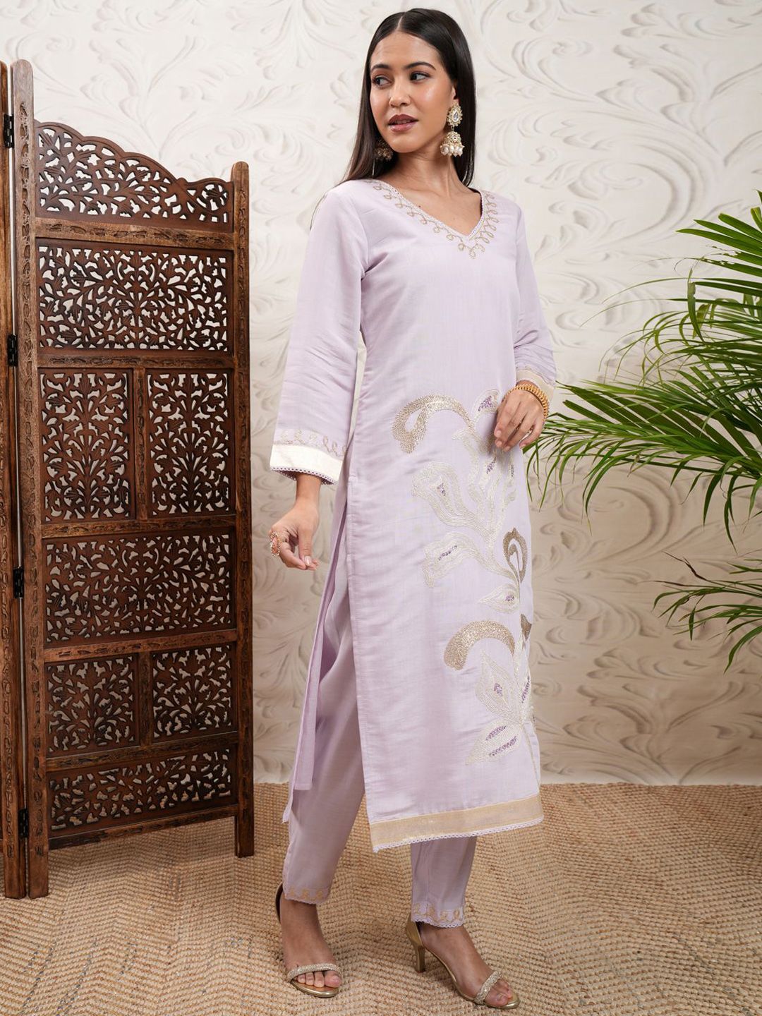 Vishudh Purple Ethnic Motifs Embroidered V Neck Straight Kurta & Trousers With Dupatta