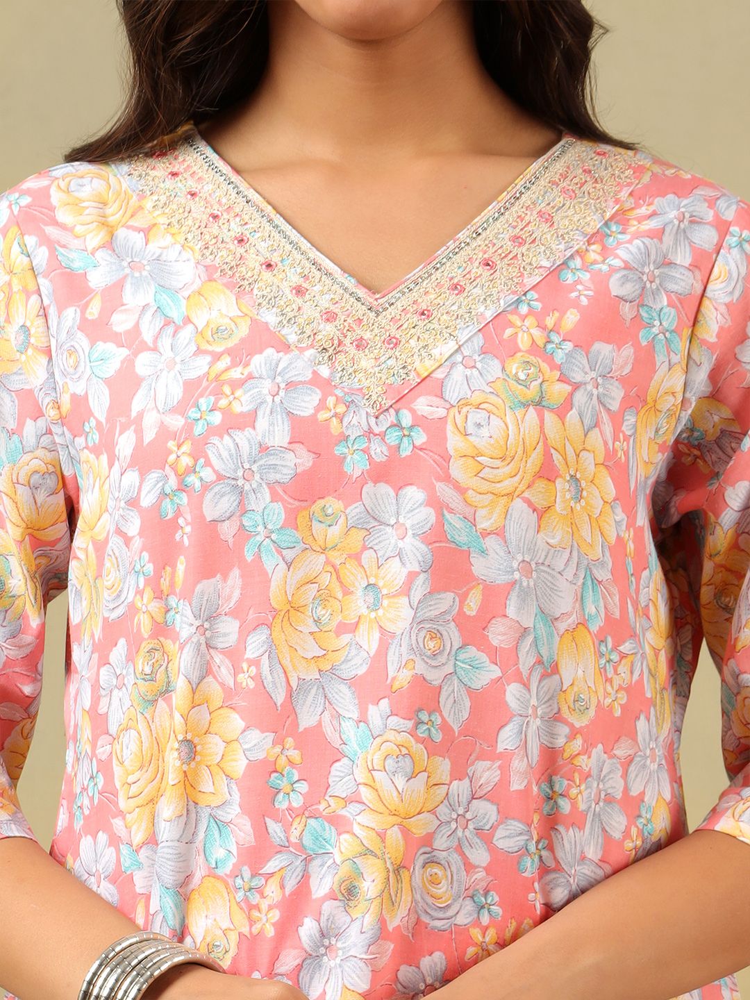 Mamicha Women Floral Printed Regular Thread Work Pure Cotton Kurta with Trousers & With Dupatta
