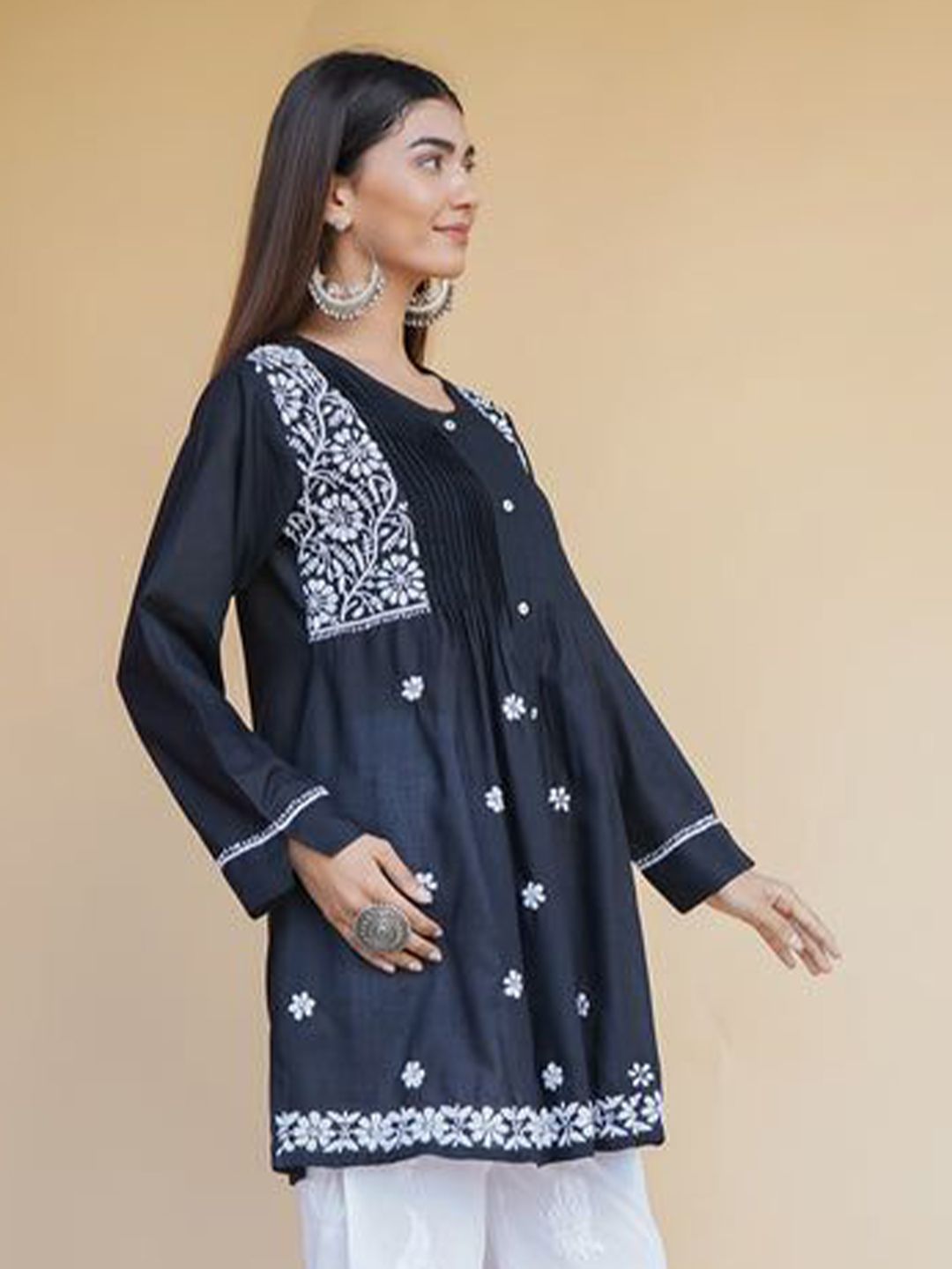 HOUSE OF KARI Floral Embroidered Round Neck Chikankari Pure Cotton Short Kurta