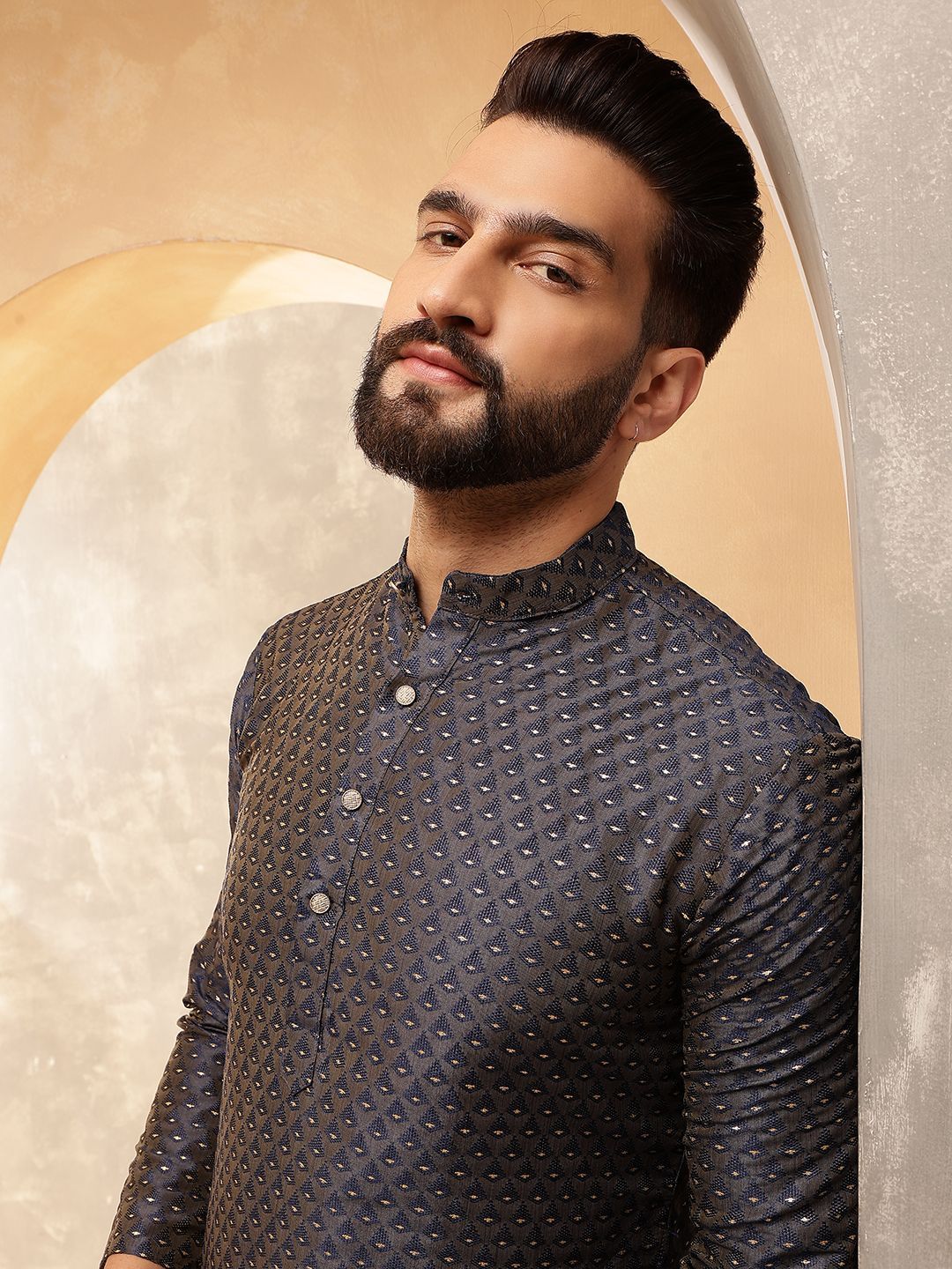 Kurta Sutera Jacquard Biru Laut Biru Bersulam Geometrik Mandarin Dengan Pijama