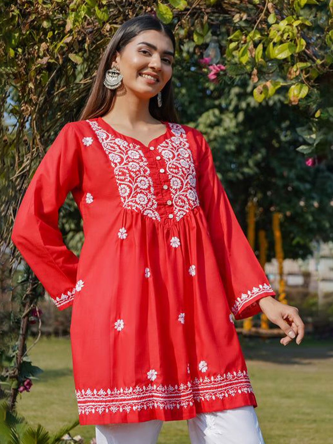 HOUSE OF KARI Floral Embroidered Sweetheart Neck Chikankari Pure Cotton Short Kurta