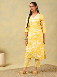 Mamicha Women Floral Printed Regular Thread Work Pure Cotton Kurta with Trousers & With Dupatta
