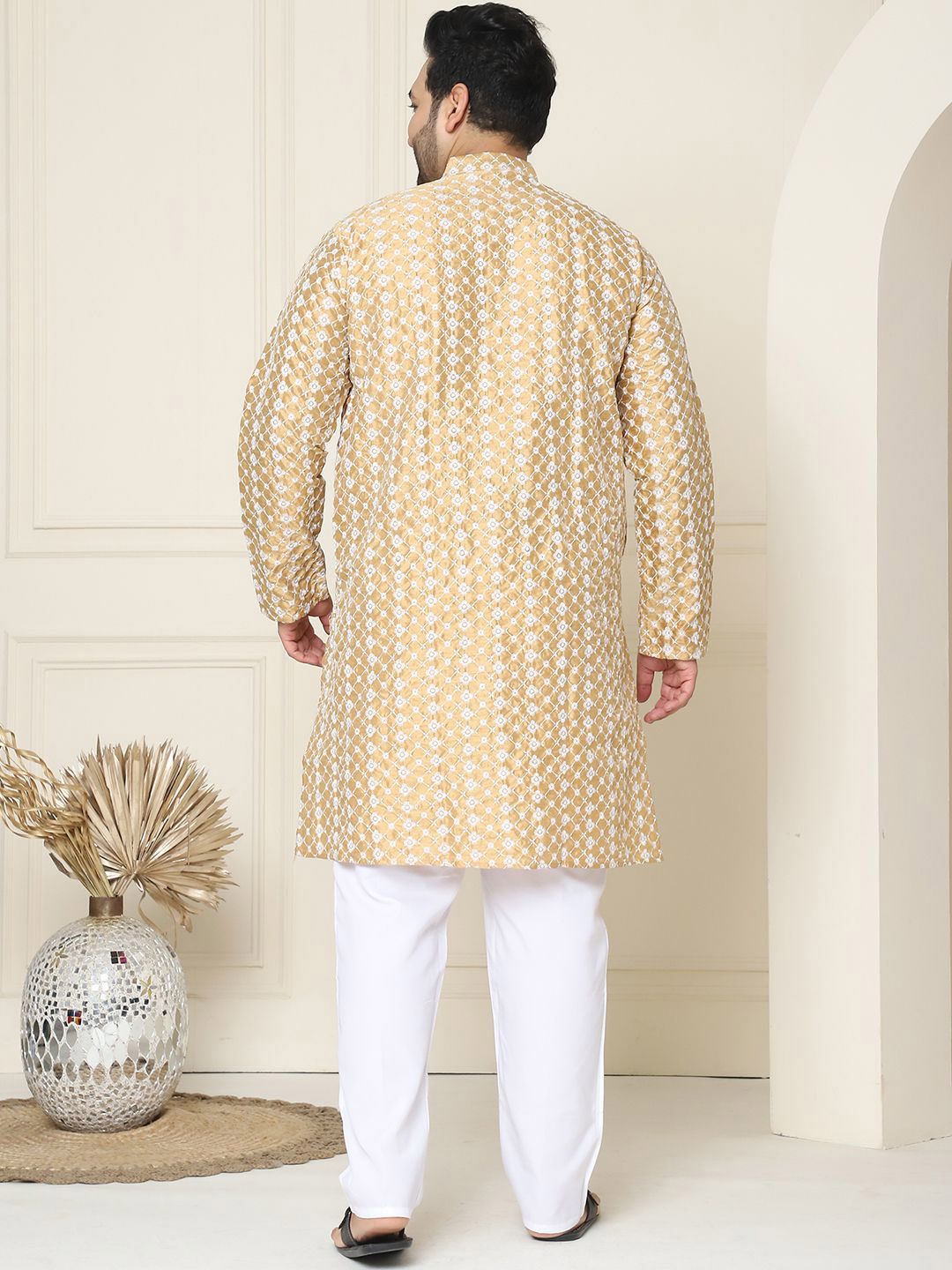 SOJANYA PLUS Floral Embroidered Thread Work Silk Cotton Straight Kurta with Pyjamas