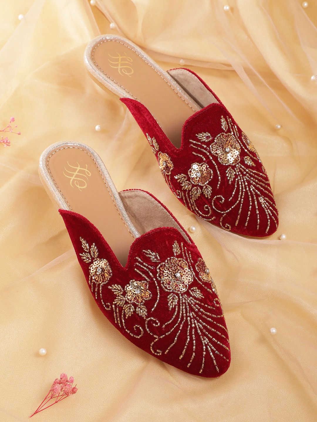 House of Pataudi Women Embellished Ethnic Mules