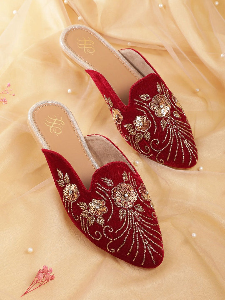 House of Pataudi Women Embellished Ethnic Mules