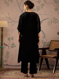 Shae oleh sassafras bunga bersulam v-leher tiga perempat lengan kaftan velvet kurta