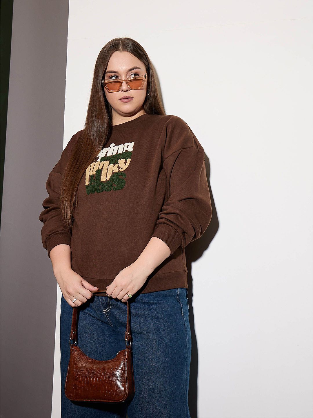 SASSAFRAS Curve Women Plus Size Embroidered Round Neck Long Sleeves Sweatshirt