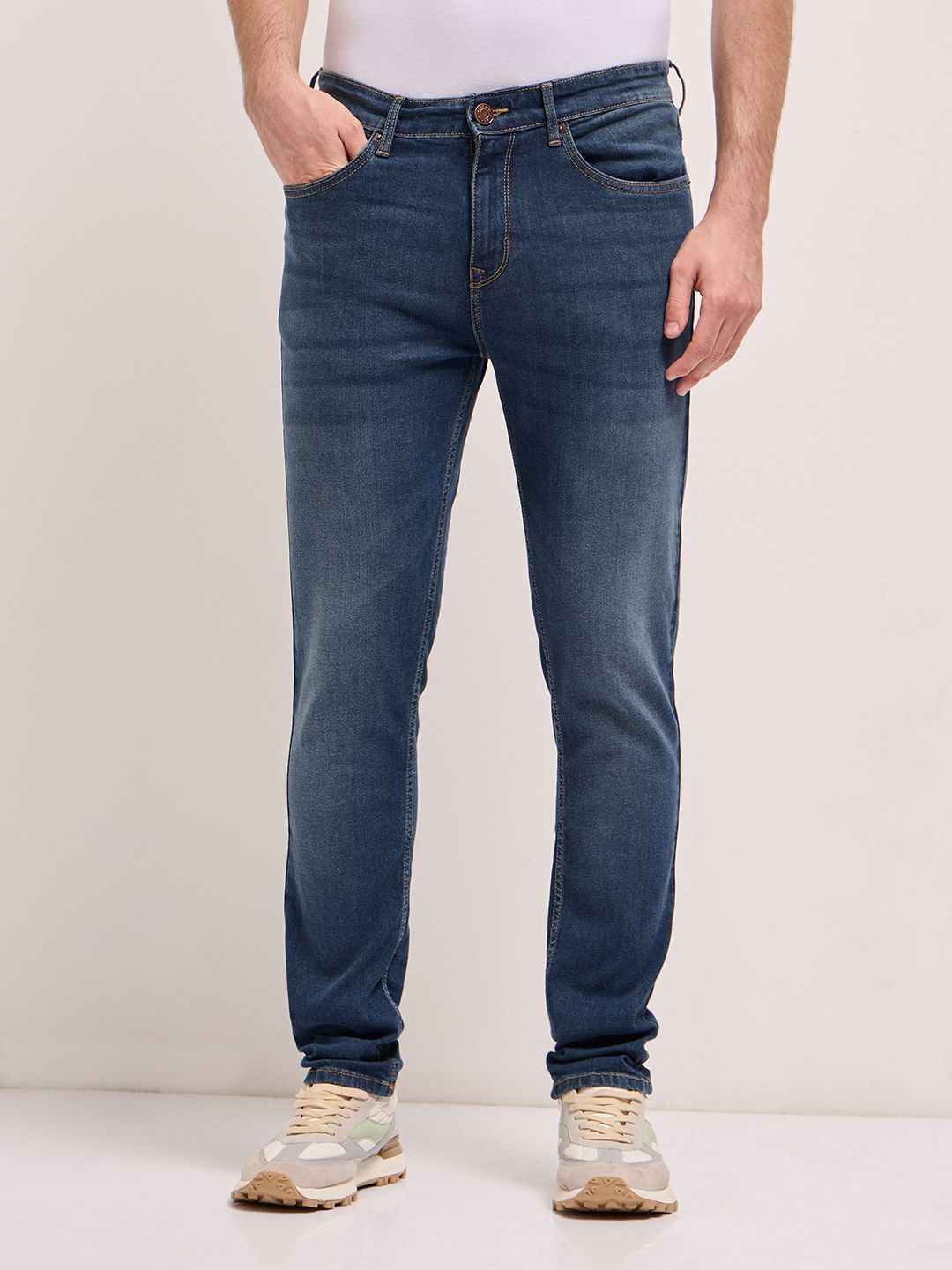 THE BEAR HOUSE Men Slim Fit Light Fade Jeans