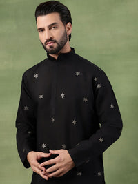 SOJANYA Men Floral Embroidered Kurta