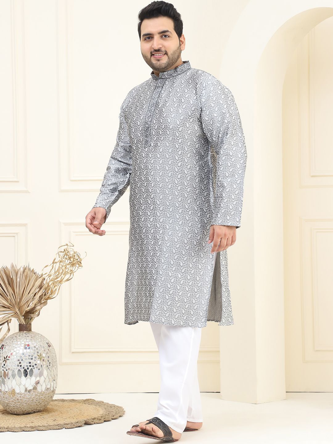 SOJANYA PLUS Plus Size Thread Work Kurta with Pyjamas
