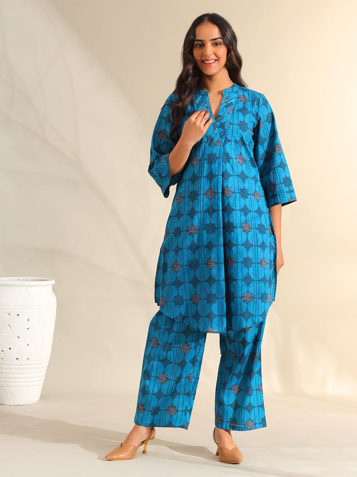 Mamicha Women Printed Regular Thread Work Pure Cotton Kurta with Trousers