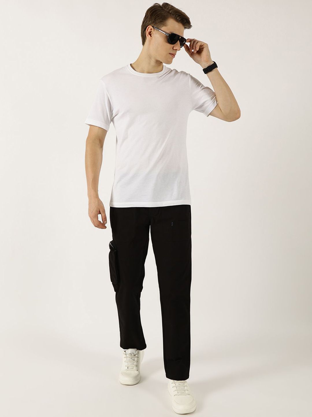 Thomas Scott Men Cotton Solid Smart Easy Wash Cargo Trousers