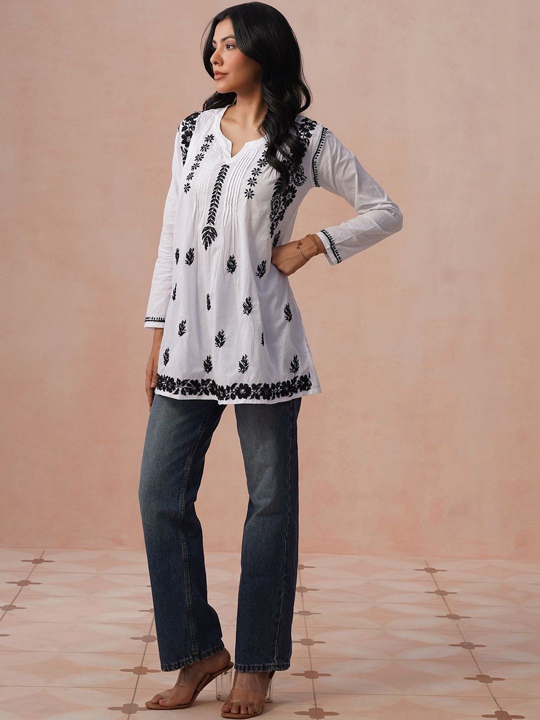 Rumah Wanita Chikankari Motif Etnik Bersulam Kurta Chikankari
