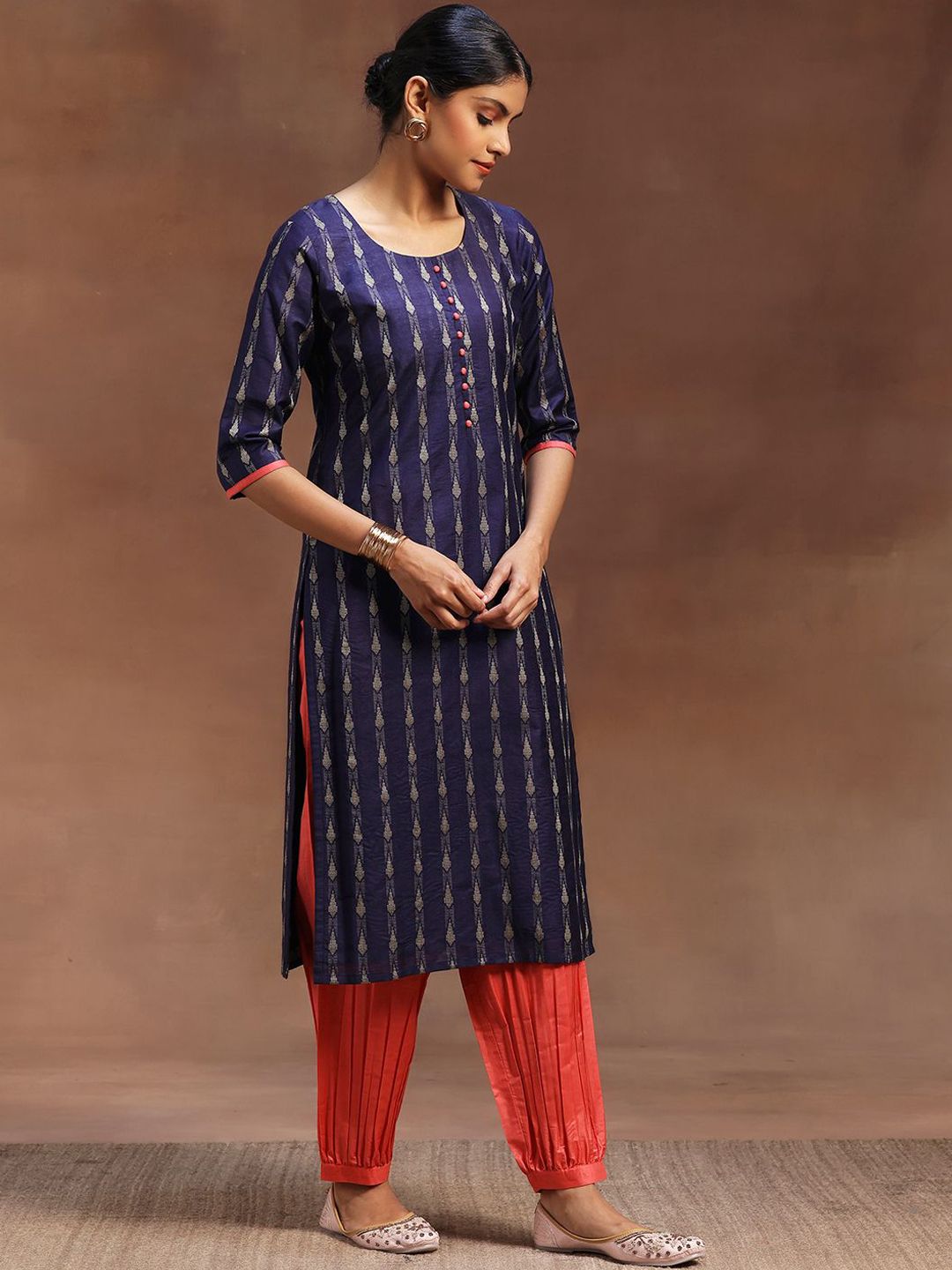 Motif Etnik Libas Tenunan Rekaan Kurta Lurus dengan Salwar & Dupatta