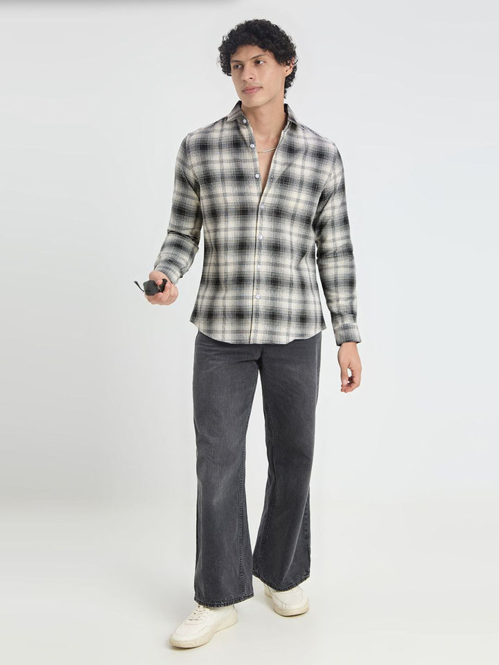 VASTRADO Men Classic Slim Fit Checked Cutaway Collar Satin Casual Shirt