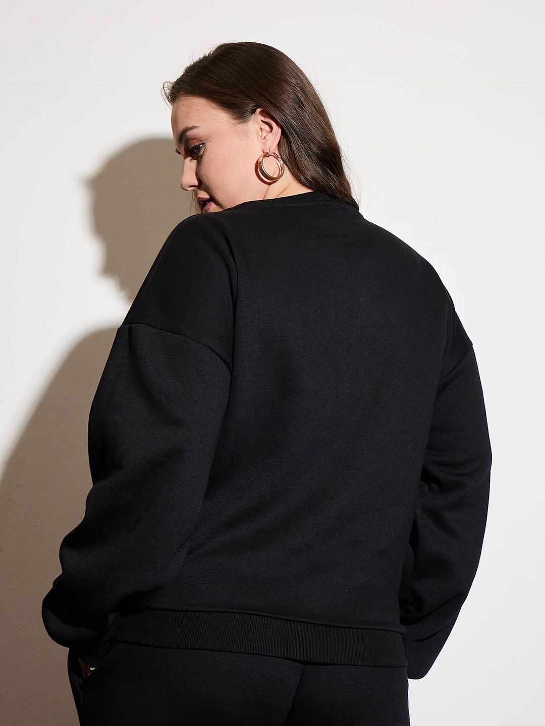 SASSAFRAS Curve Women Embroidered Round Neck Long Sleeves Sweatshirt